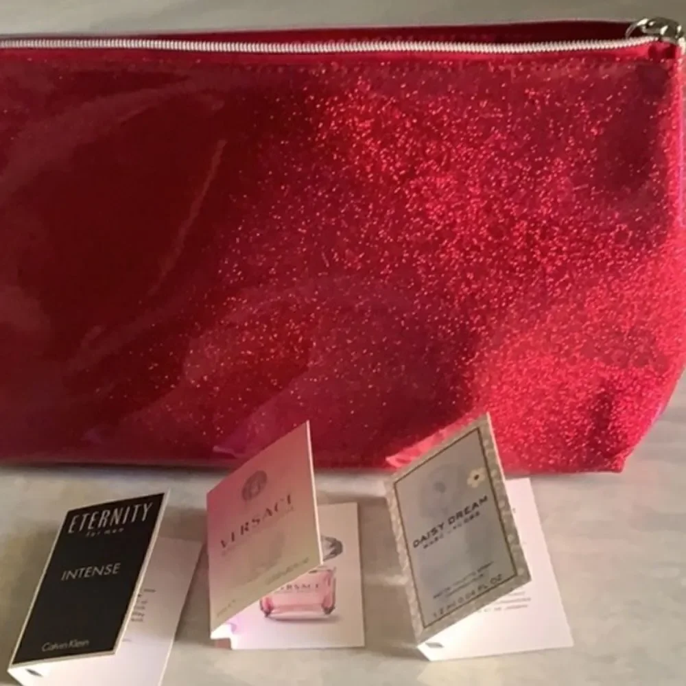 🎉1 hr sale 🎉 sparkly makeup bag & goodie’s